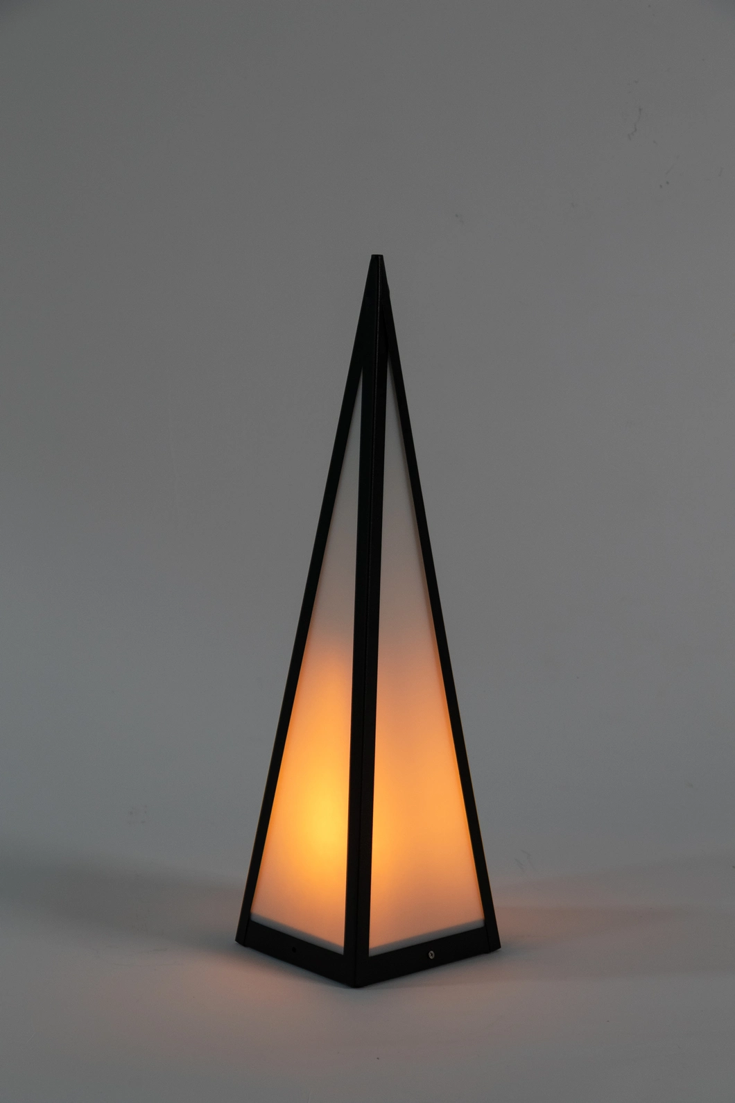 Battery Pyramid Decoration Light with Flame Effect (indoor/outdoor)