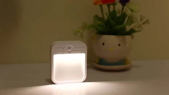 Luce notturna a LED compatta, creativa e ricaricabile con sensore di movimento per la cameretta dei bambini